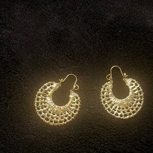 Elegant Gold Hoop Earrings